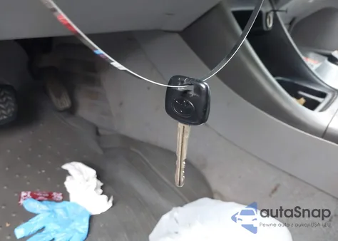 2002 Toyota Camry Le z USA, uszkodzony, nr VIN 4T1BE32K92U578261